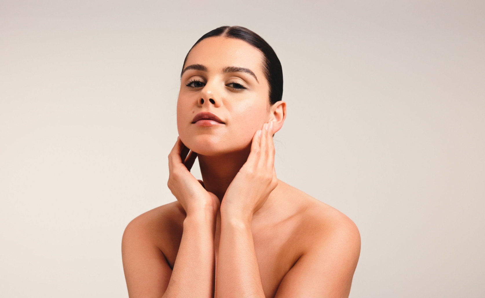 How is face lift surgery done?